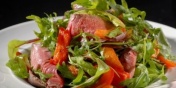 Азиатский салат с телячьим языком на гриле